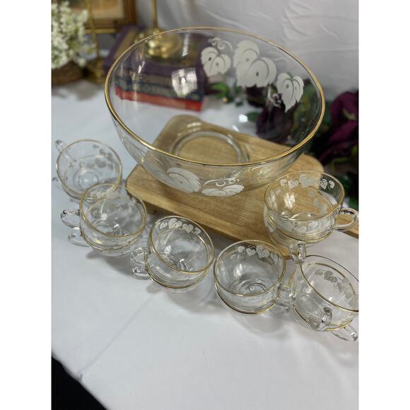 Vintage Anchor Hocking Punch Bowl Set with 12 Cups - Gold Rim and Grape Leaves - Picture 5 of 13
